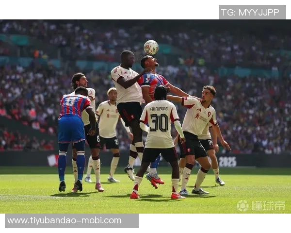 詹俊分析利物浦教练团队转型决心与老问题的持续挑战需耐心应对 詹俊分析利物浦教练团队转型决心与老问题的持续挑战需耐心应对